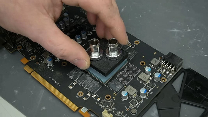 Прямое охлаждение водой снизило температуру видеокарты GeForce RTX 2060 до 28°C Прямое охлаждение водой снизило температуру видеокарты GeForce RTX 2060 до 28°C