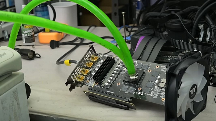 Прямое охлаждение водой снизило температуру видеокарты GeForce RTX 2060 до 28°C