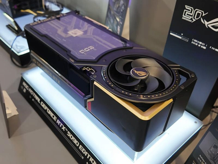 ASUS ROG Astral RTX 5090 Edition 20: AMOLED-дисплей, BTF и 800 Вт