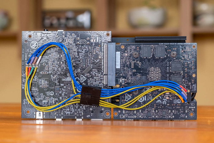 Разбор внешней видеокарты RTX 5060 Ti AORUS AI BOX подтверждает наличие двух плат