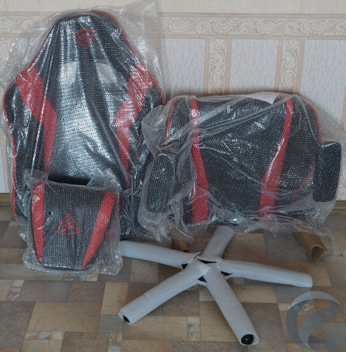 Упаковка и комплектация игрового кресла ThunderX3 TGC30