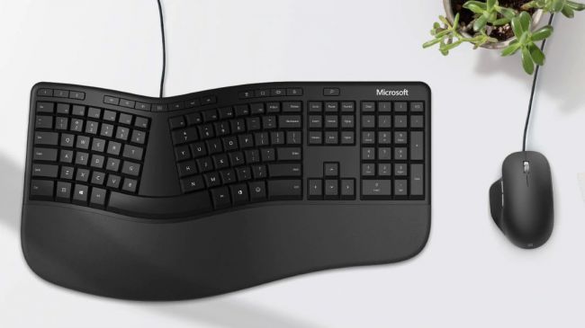 Microsoft возвращает классическую эргономическую клавиатуру, добавив на нее кнопку для эмодзи