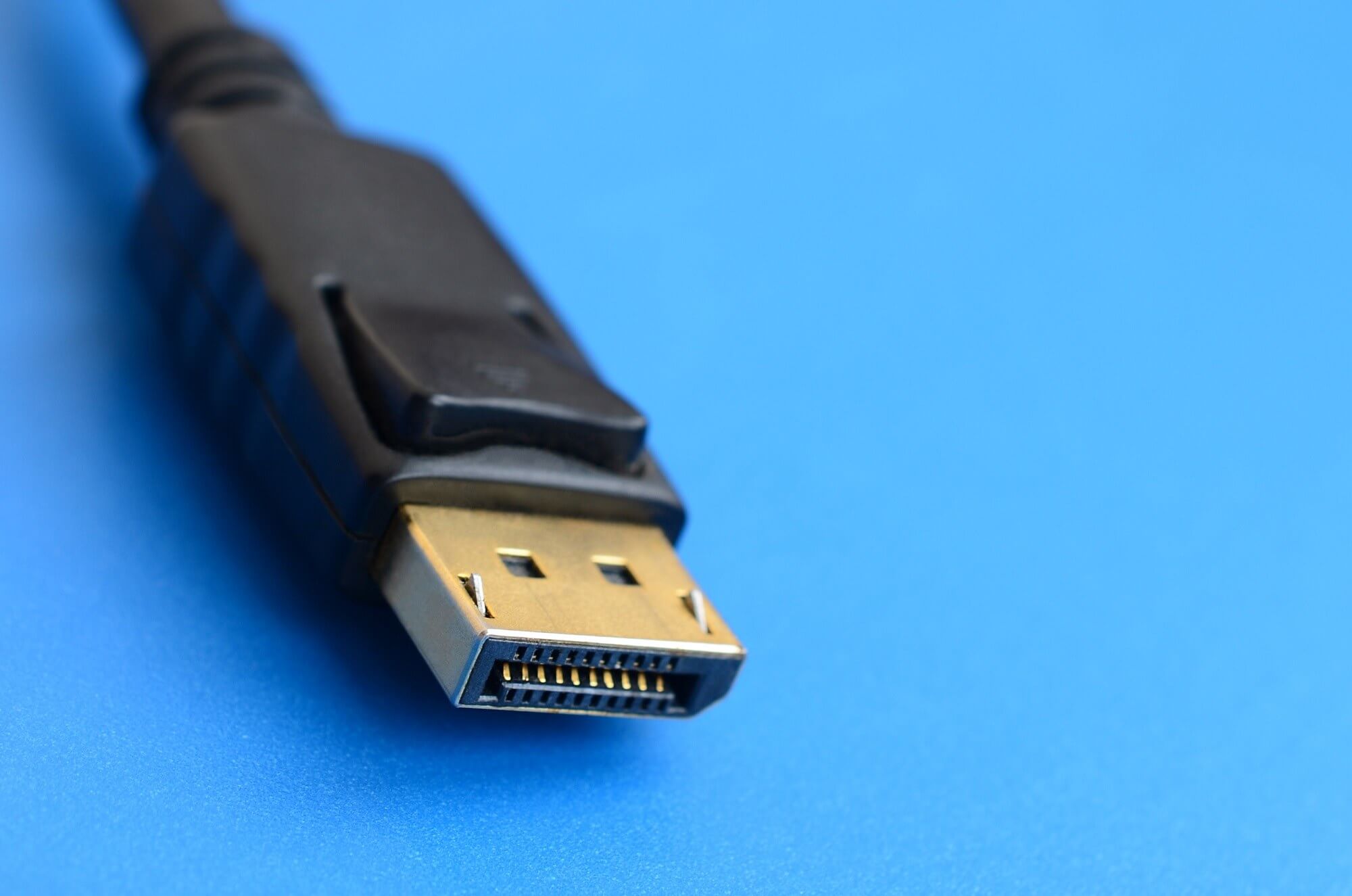 Через displayport нет изображения