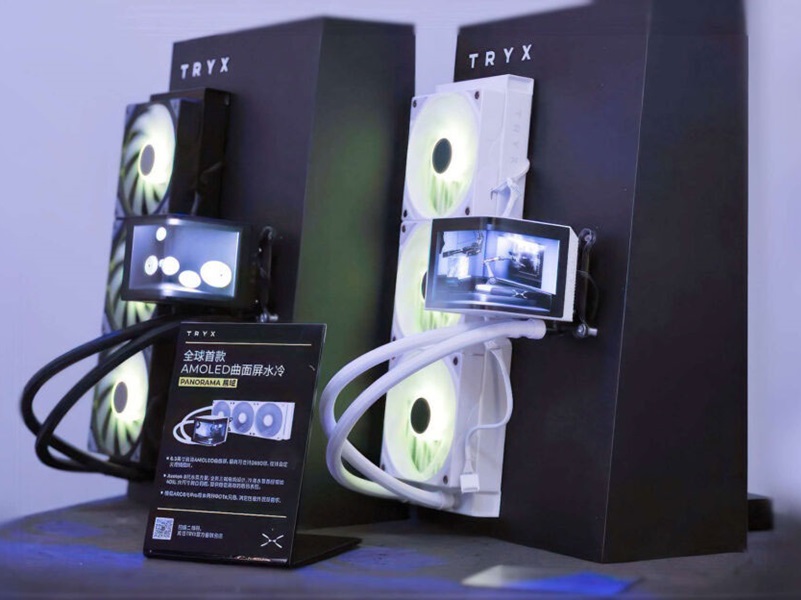 Готовая СЖО Tryx Panorama Exhibition Area получила изогнутый AMOLED ...