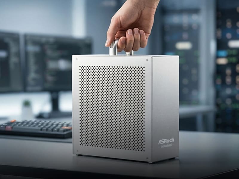 У рабочей станции ASRock Industrial AI BOX-A395 есть рукоять для