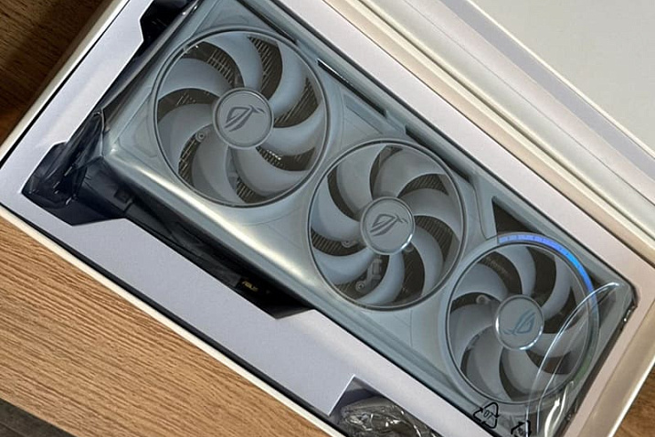 Из-за ошибки Amazon покупатель получил бесплатную GeForce RTX 5080