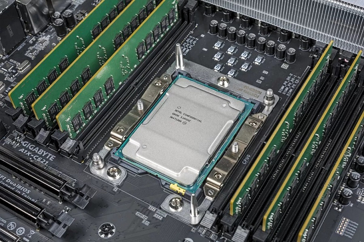 Intel прекращает производство уникального 28-ядерного процессора Xeon W-3175X