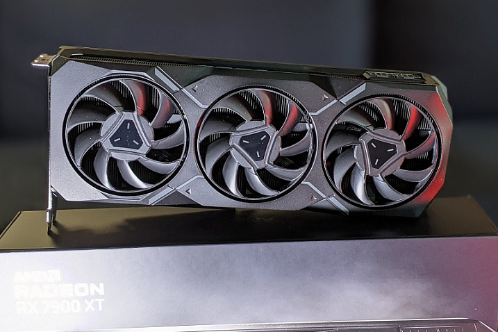 Референсные модели AMD Radeon RX 7900 XT подешевели до $880