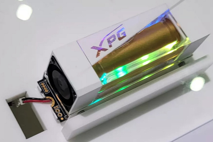 Накопитель ADATA NeonStorm оснащается системой жидкостного охлаждения