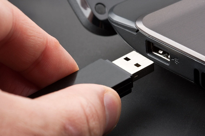 Создатель USB заявил, что разработка двухстороннего коннектора значительно увеличивает стоимость производства