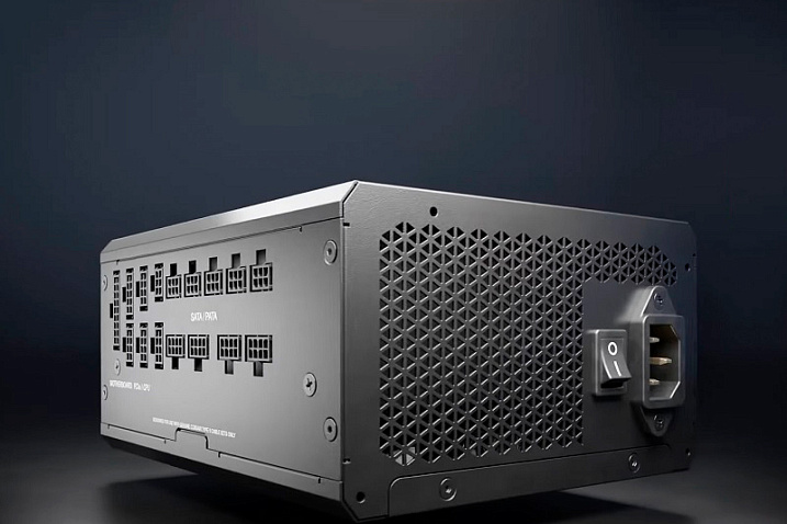 CORSAIR выпустила серию блоков питания RMx SHIFT с боковым расположением разъемов