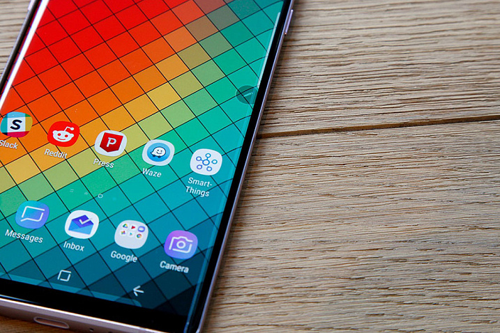 Samsung Galaxy S10 теперь доступен в продаже, а в комплекте с ним - 6 месяцев подписки на Spotify Premium