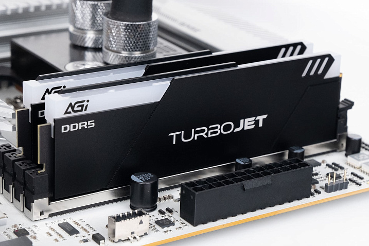 Обзор и тест комплекта оперативной памяти AGI TURBOJET RGB UD858 DDR5 6800 МГц 2x16 ГБ (AGI6JPC16UD858-DC)