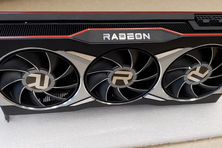 Реальная фотография видеокарты AMD Radeon RX 6000