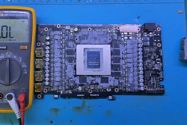 Мастер вернул к жизни GeForce RTX 5090D с полностью отломанным разъёмом PCIe