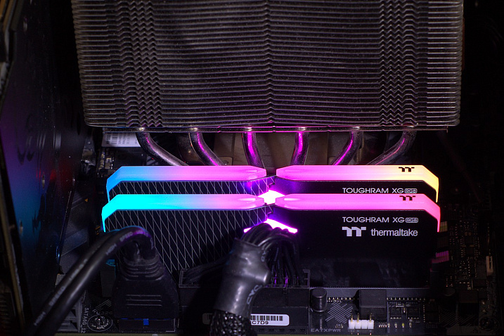 Обзор комплекта оперативной памяти DDR4-4000 Thermaltake TOUGHRAM XG RGB [R016D416GX2-4000C19A] 32 GB