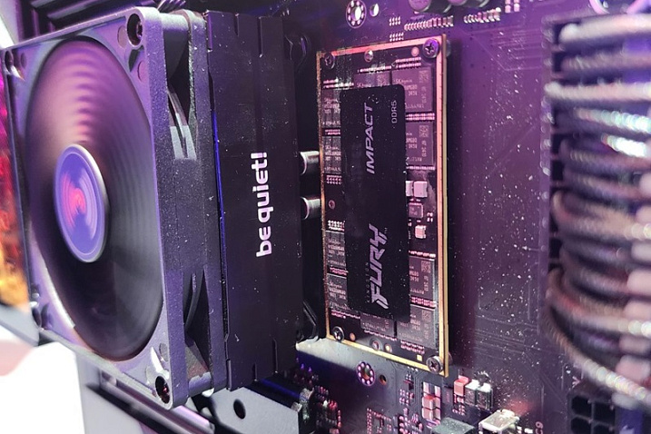 Прототип платы ASUS ROG Maximus Z890 HERO работает с памятью CAMM2