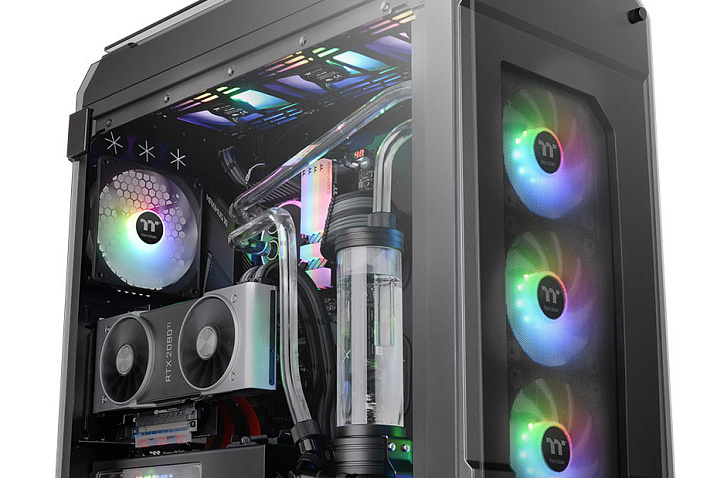 Thermaltake выпустила корпус View 71 Tempered Glass ARGB Edition