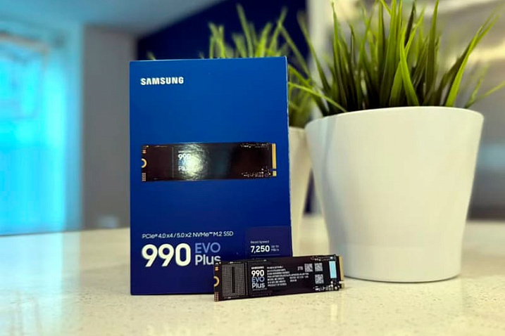 Покупателю одного SSD Samsung 990 EVO Plus пришла коробка с 9 накопителями