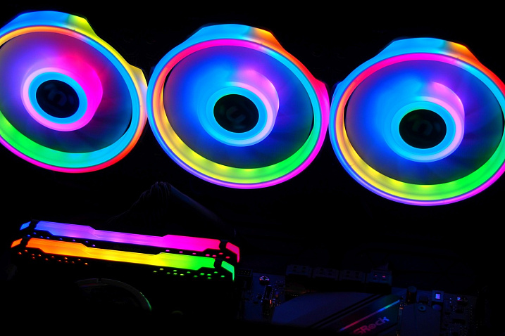 Обзор комплекта вентиляторов Thermaltake Riing Quad 12 RGB Radiator Fan TT Premium Edition