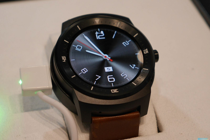 В Google Play появились смарт-часы LG G Watch R