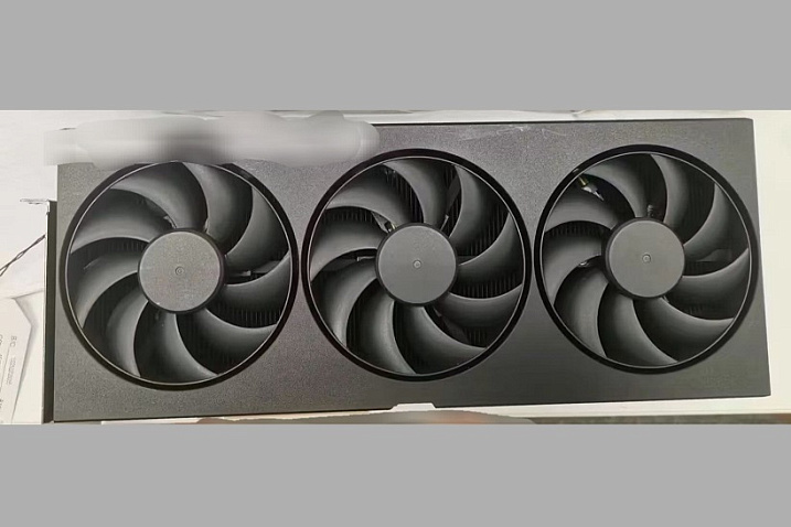 Смотрим на инженерный образец NVIDIA GeForce RTX 4090 Ti