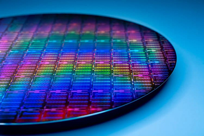 Intel вступит в бизнес по производству кремниевых пластин на заказ