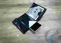 Японцы представили сверхкомпактный смартфон