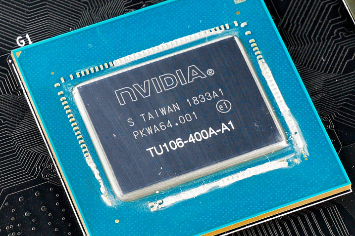 Графический процессор Nvidia TU116 вблизи заметно меньше предшественника