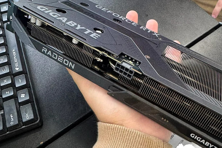 Покупатель GIGABYTE RTX 5060 Ti получил видеокарту с кожухом Radeon