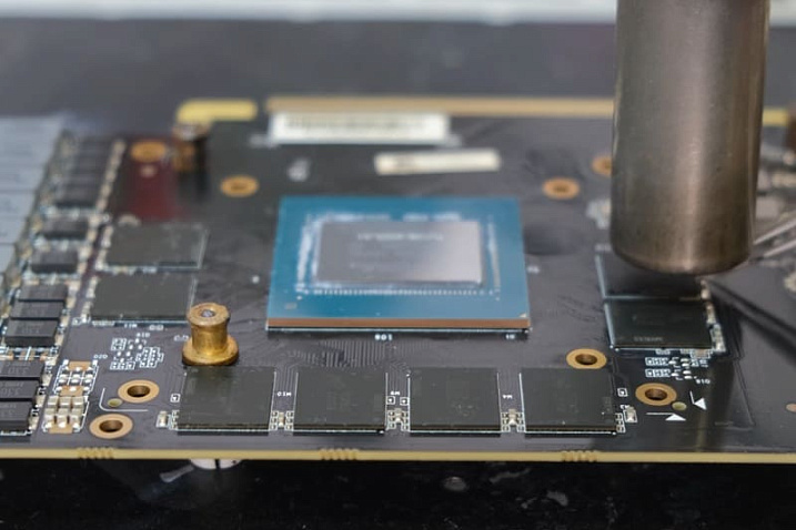 Отслеживание температуры каждого модуля VRAM на видеокартах AMD появилось в утилите HWiNFO