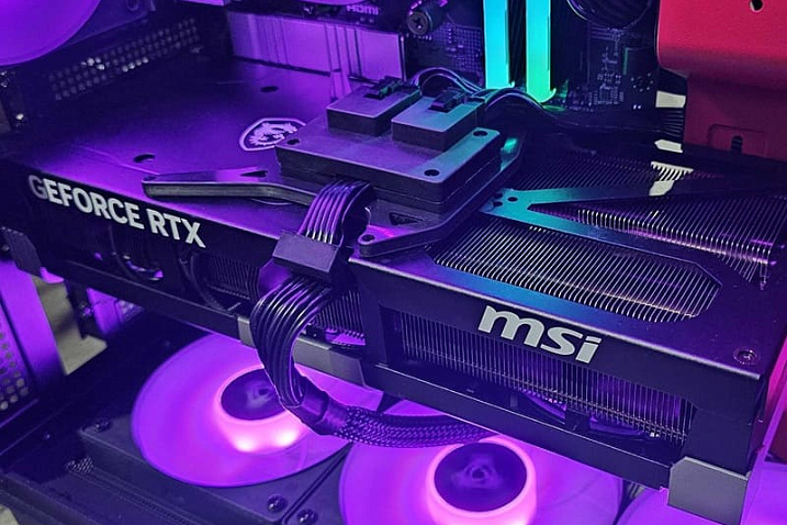Пользователь разделил подачу питания видеокарты RTX 5090 на три разъёма