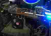 Фотография инженерного образца неизвестной видеокарты AMD Radeon RX 6000