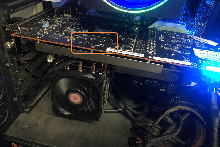 Фотография инженерного образца неизвестной видеокарты AMD Radeon RX 6000