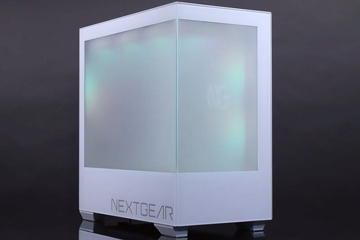 Стёкла корпуса NEXTGEAR Clear Shift могут скрывать компоненты системы нажатием одной кнопки