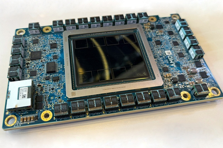 Ускоритель AMD Instinct MI325X показался на фотографиях