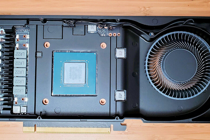 Профессиональная видеокарта NVIDIA RTX A4000 подверглась разбору