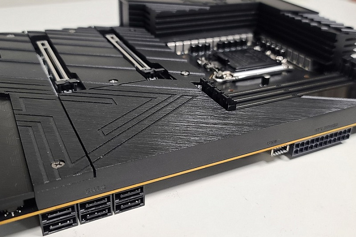 MSI Project ZERO предполагает полное скрытие разъемов на материнской плате