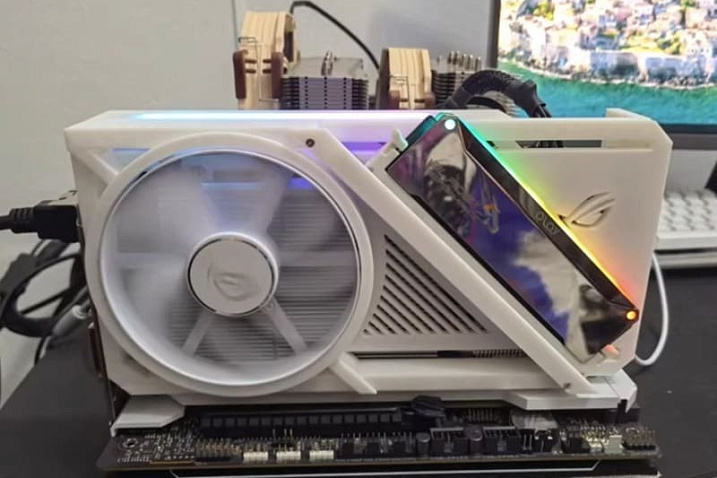 Энтузиаст создал корпус для видеокарты со слотом для модуля памяти DDR5