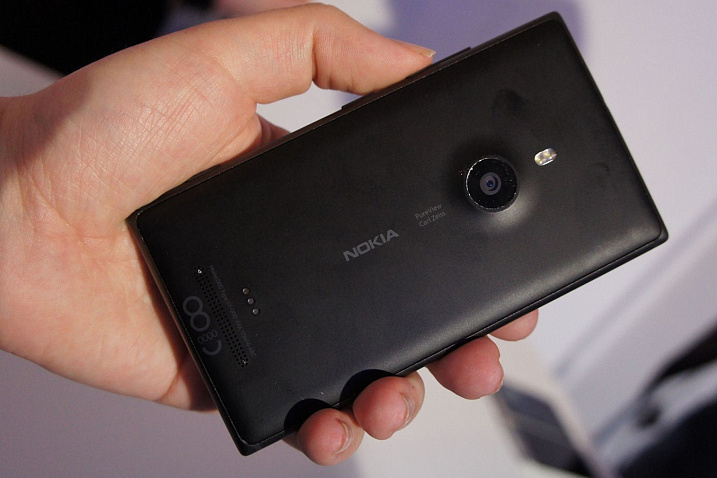 Смартфон Lumia 925 от компании Nokia получил обновленную версию Windows Phone 8.1