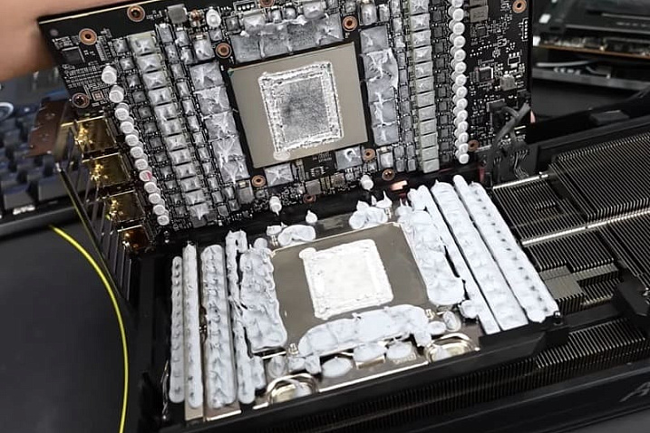 Жидкий металл снижает температуру RTX 5090 AORUS MASTER на 5°C