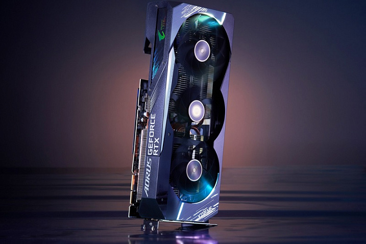 Слух: NVIDIA работает над охлаждением для GeForce RTX 4090 Ti с тремя вентиляторами