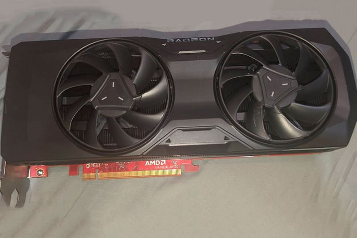 Рассматриваем инженерный образец видеокарты AMD Radeon RX 7700 XT