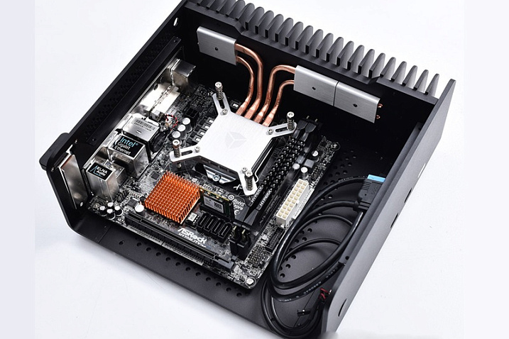 Готовая система с Ryzen 5 8500G и корпусом Streacom FC8 работает без вентиляторов