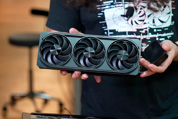 Смотрим на прототипы GeForce RTX 4090 и Radeon RX 7900 серии Predator от Acer