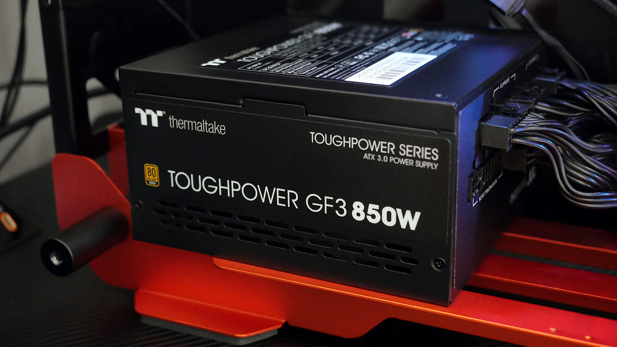 Thermaltake gf1 snow. Thermaltake Toughpower gf3 1650. Кабели для модульного БП Thermaltake.