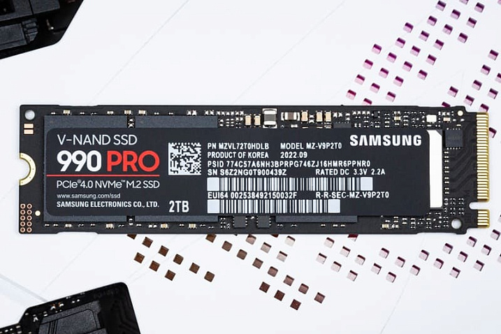 Поддельный накопитель Samsung 990 PRO работает со скоростью 20 Мбайт/с