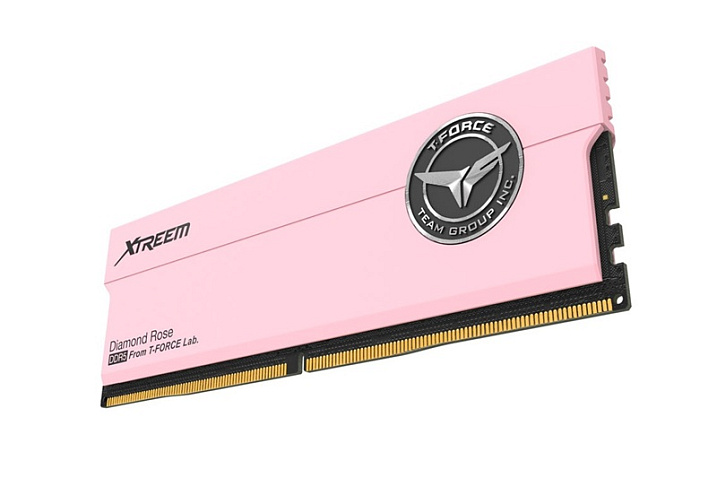 Память TEAMGROUP T-Force DDR5 XTREEM Diamond Rose выполнена в розовом цвете