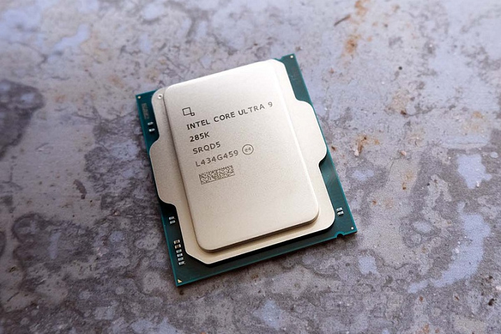 Core Ultra 9 285K показал отличную производительность в CPU-Z и Blender