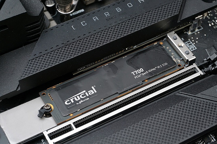 Скорость накопителя Crucial T700 с PCIe 5.0 снижается до 100 МБ/с при перегреве